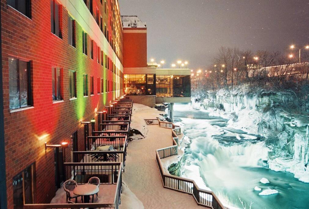Central Falls Hideaway Cuyahoga Falls Esterno foto